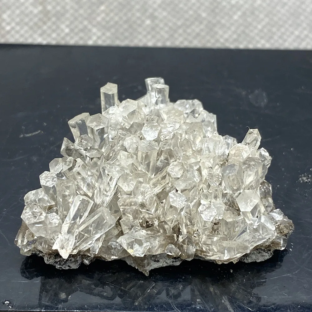 

Natural transparent columnar calcite is rare and extinct in China