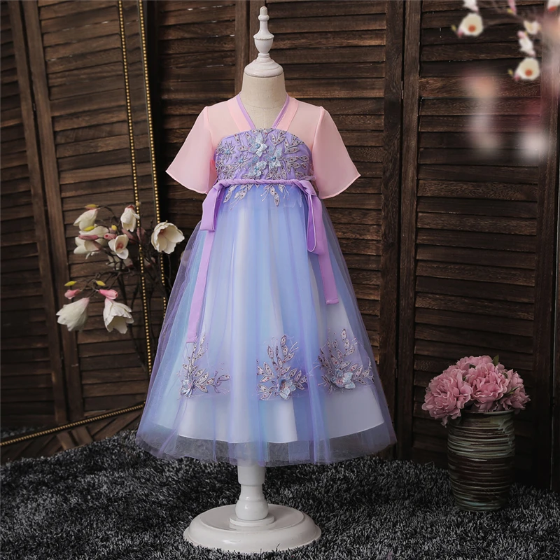 Шифоновое платье с аппликацией и вышивкой в античном стиле |