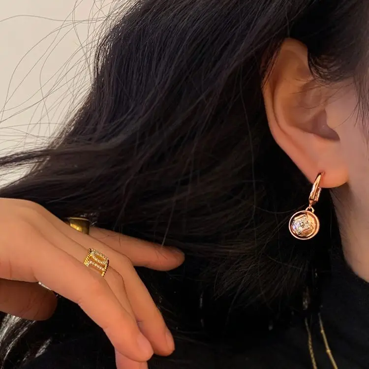 

HANGZHI 2020 New Punk Metal Floral Statement Drop Earrings Geometric Chain Round Shell Rhinestones Jewelry Women Girls Earring