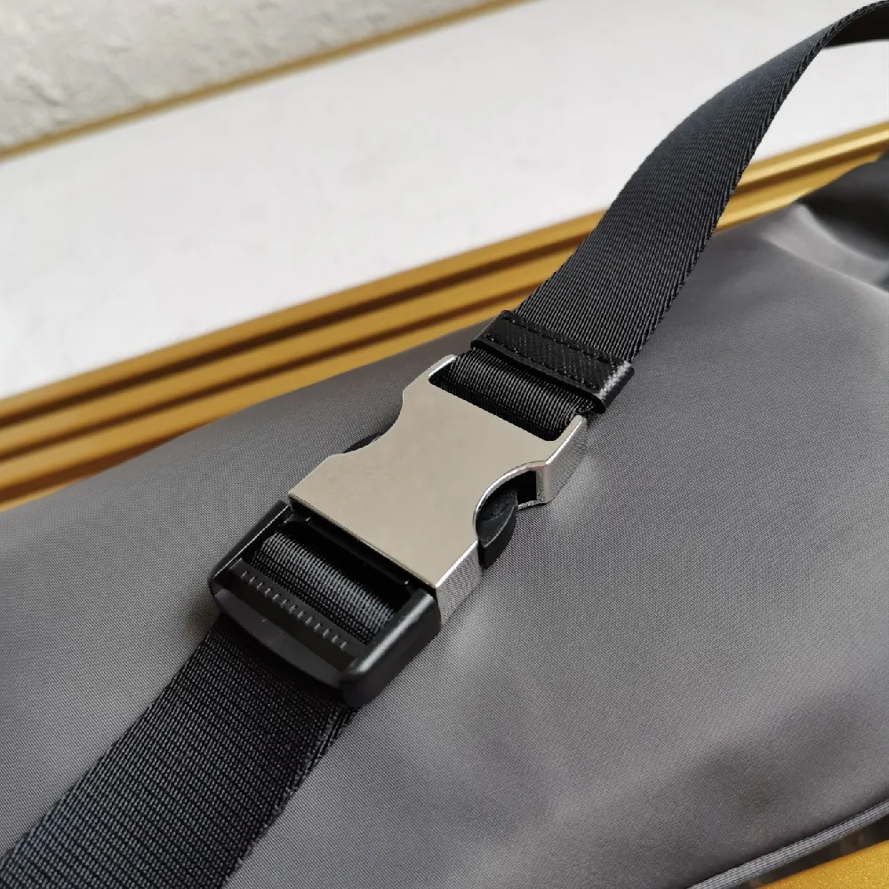 

2021 men's solid color nylon mobile phone coin outdoor sports belt bag