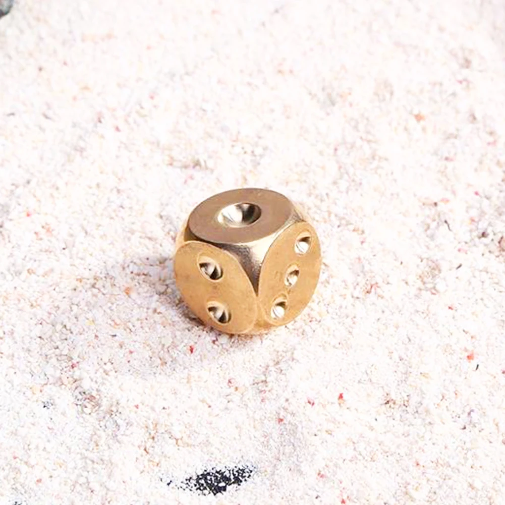 Латунные игральные кости 5cs твердые металлические полигедральные Клубные