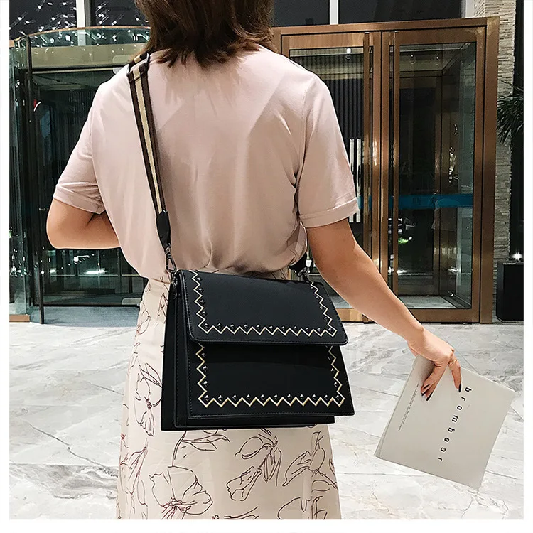 

2019 single shoulder oblique span bag national wind single shoulder package large capacity chain rivet small square bag