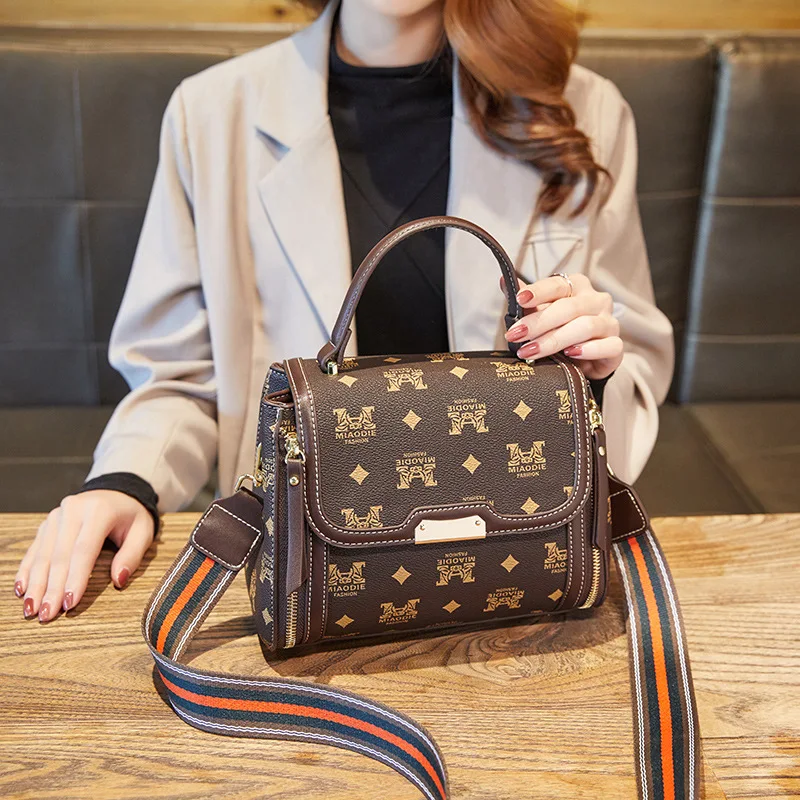 

Bucket bag women's large-capacity fashion messenger bag 2021 new trend all-match printing shoulder bag female bag tide