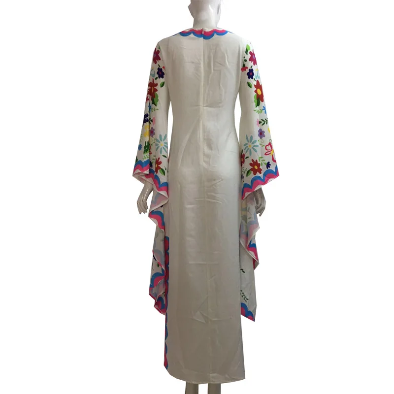 Летнее богемное платье с длинным рукавом в этническом стиле принтом белое