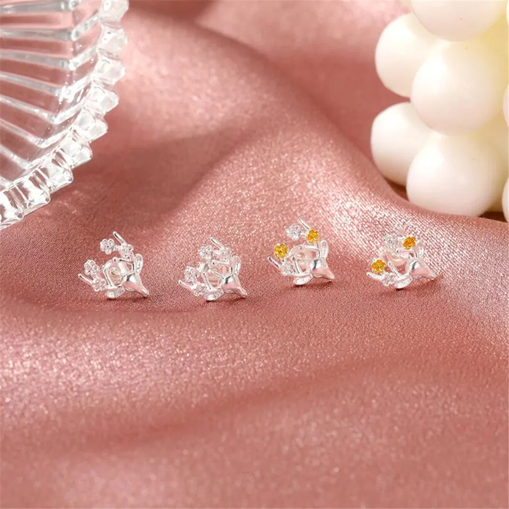 

New Fresh Ins Sika Deer Ear Nails A Deer Has You Elk Head Earrings Female Cute Animals Christmas and New Year Gifts Jewelry