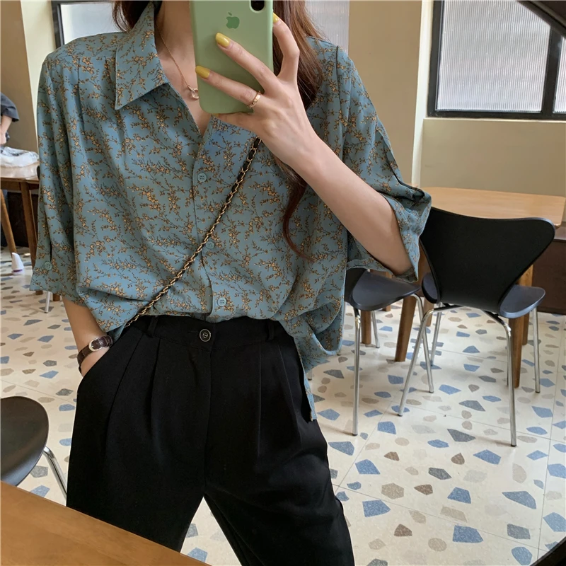 

French Retro Blue Floral Blouse Women's Summer 2021 Korean-Style Design Non-Mainstream Leisure Short Sleeves Blouse