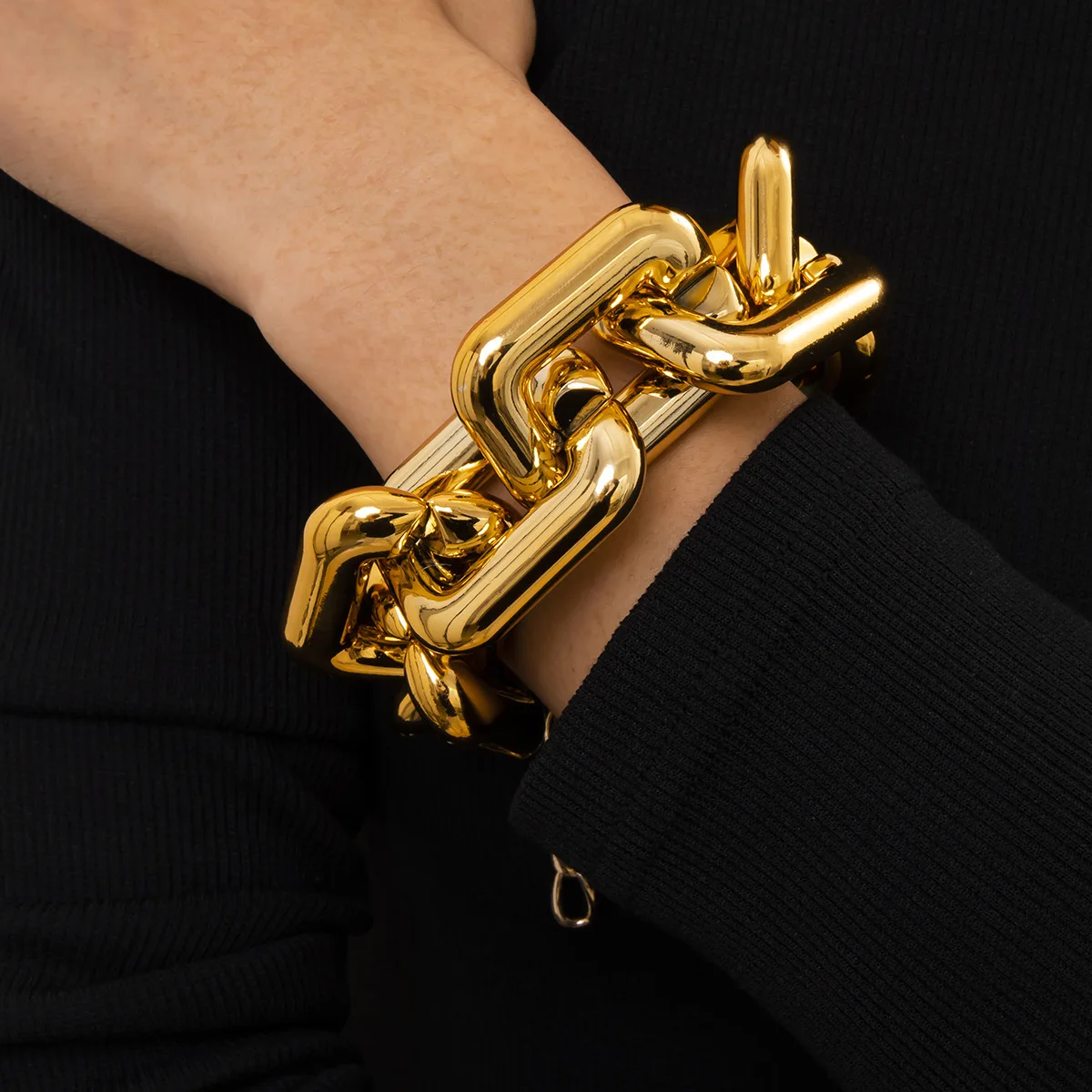 

Women's Geometric Hollow Out Retro Punk CCB Thick Chain Tassel Bracelet