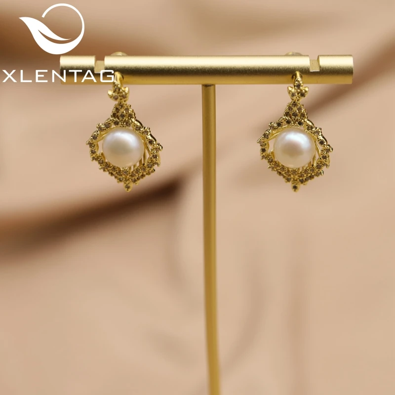 

Xlentag Winter Brass Gold-Plated Snowflake Freshwater Pearl Earrings Woman Christmas Fashion Exquisite Gift Jewelry Ge1111