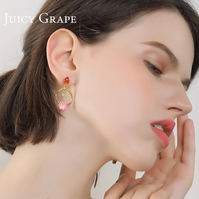 

Juicy Grape Daisy Flower Stud Earrings Creative Personality Beauty Of European And European Temperament Simple Earrings