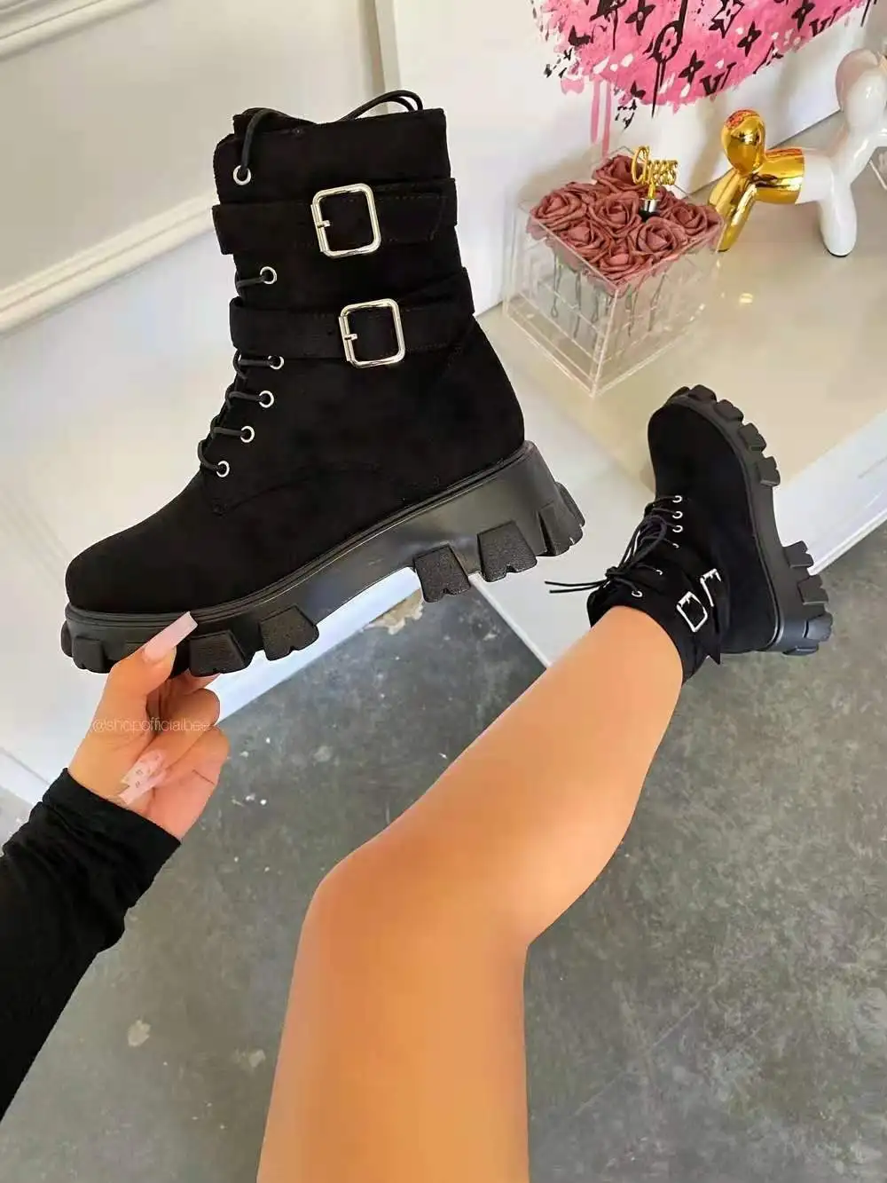 

Новинка Зима 2021, ботинки на танкетке, ботинки на толстой подошве, с губчатой подошвой, ботинки на платформе и высоком каблуке с британским кр...