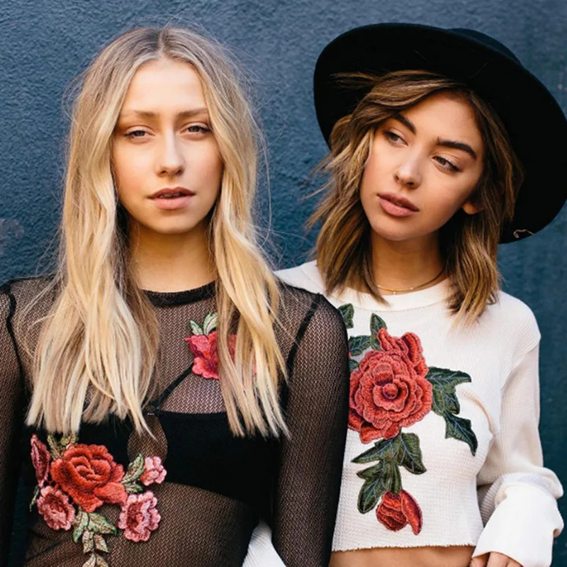 Цветочный розовый укороченный топ с вышивкой футболка длинным рукавом женская