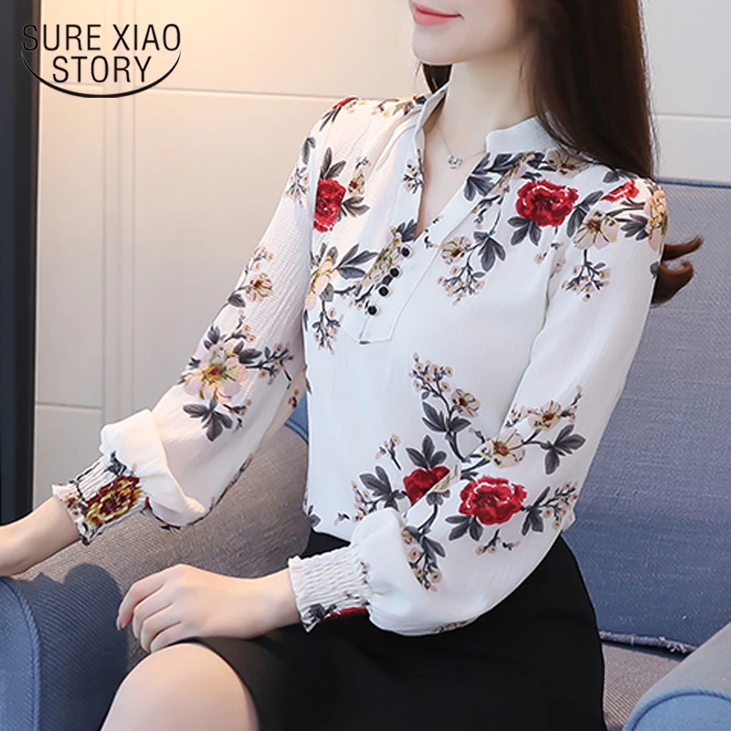 Женская офисная блузка с цветочным принтом элегантный белый пуловер V образным