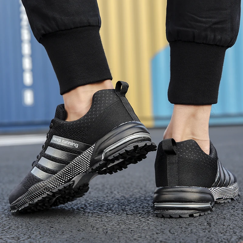 

2020 Couple Running Shoes Breathable Outdoor Male Sports Shoes Lightweight Sneakers Women Comfortable Athletic Training Footwear