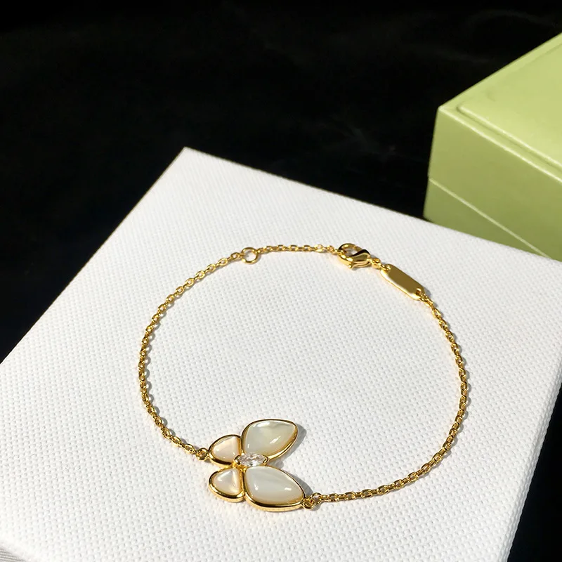 

OL Style Fashion Charm Chains Bangle Bracelets Gold Tone Elegant Natural White Shell Butterfly Bracelet for Women Gift