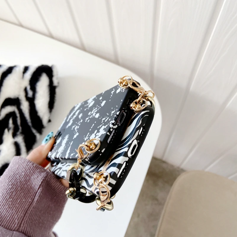 

Fashion Zebra Pattern Chain Phone Case For iphone 12Pro MAX 11 Pro MAX X XS MAX XR 7 8 Plus Zebra Prain Bracelet Soft Back Cover