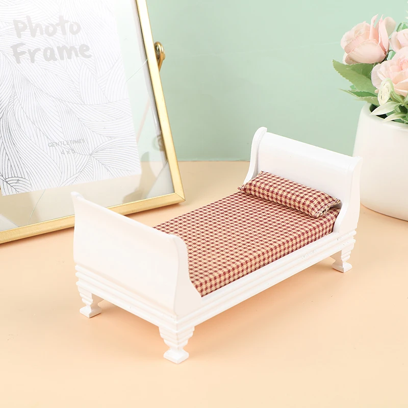 

1pcs 1:12 Dollhouse European Style Wooden Single Bed Kid's Bed Furniture Home Decor Dollhouse Accessories