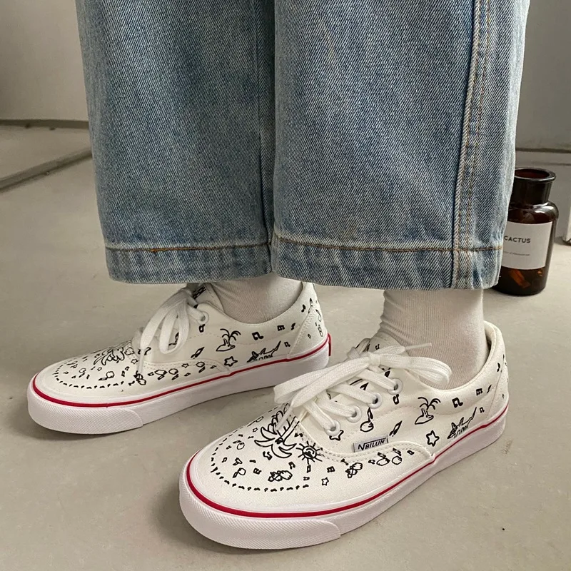 

Special-Interest Design Cute Simple Graffiti Painting Low-Top Canvas Shoes Fun Style Teenage Leisure Board Shoes Unisex