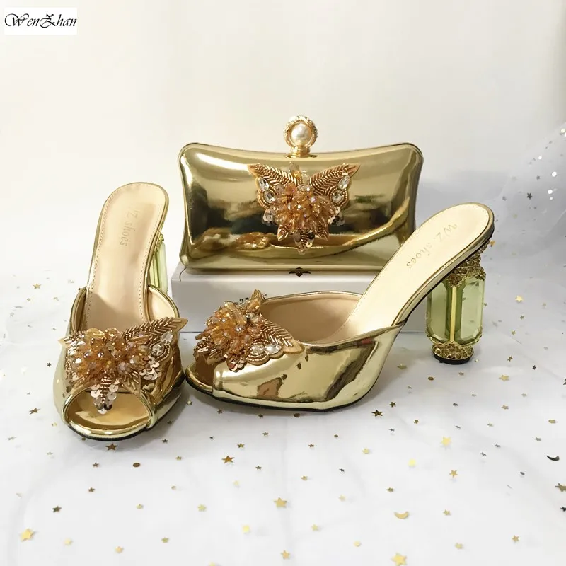 Роскошные свадебные женские туфли на каблуке с подходящим зеленым клатчем