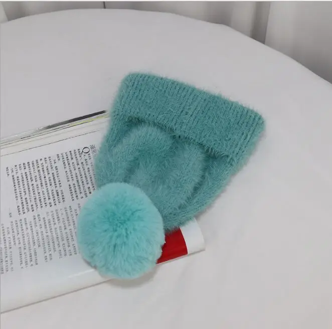 Женская зимняя шапка с искусственным мехом помпон из меха черно бурой лисы