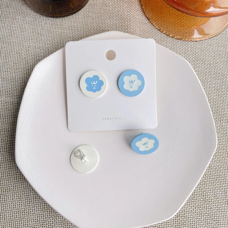 

LOVOACC Korean Cute Blue White Contrast Color Stud Earring for Women Japan Kawail Asymmetric Enamel Earring Statement Jewelry