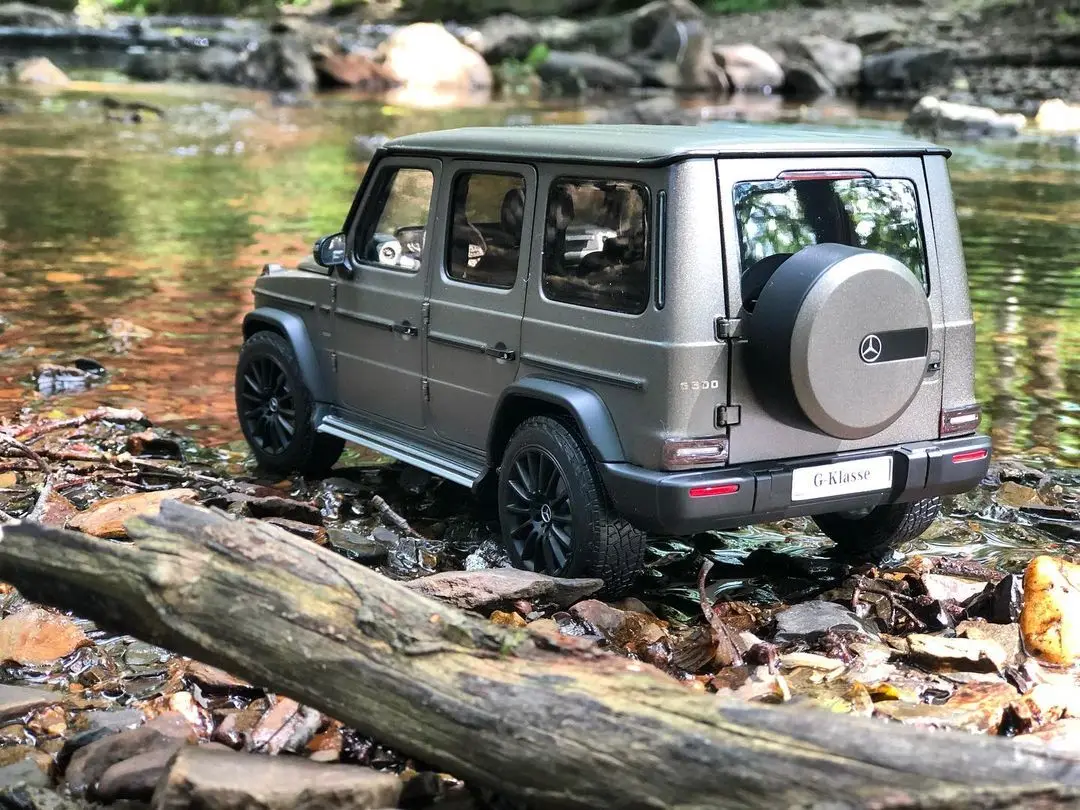 

Mercedes-Benz big G car model Iscale Original Factory 1:18 2016 Mercedes-Benz G500 Car Alloy Car Model Simulation Car Model