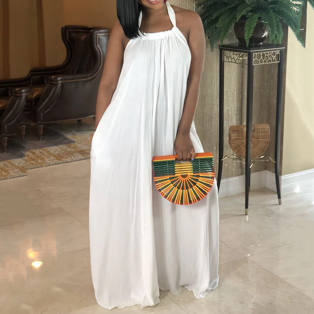 Женское длинное платье с лямкой на шее оранжевое белое плиссированное макси