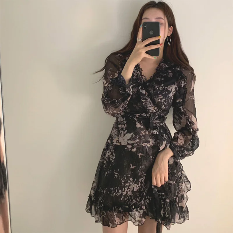 

2021 New Women's Dress Spring V-neck Flower Chiffon Dress High Waist Flared Sleeve Women's Casual Dress