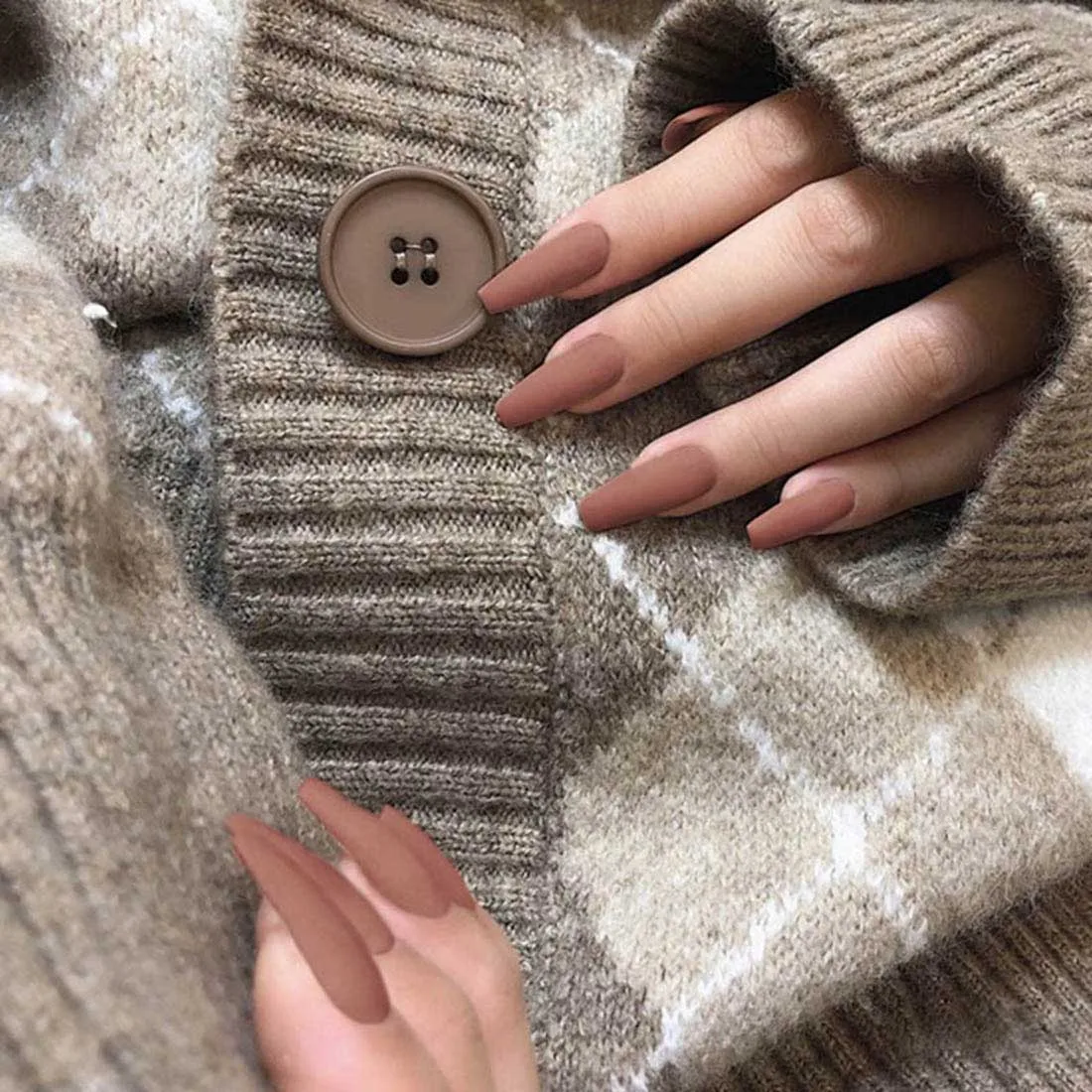 

24PCS Fashionable Long Style Elegent Fake Nails Lady Round Detachable Wearable Nail Pieces with Glue for Daily Wear STTX889