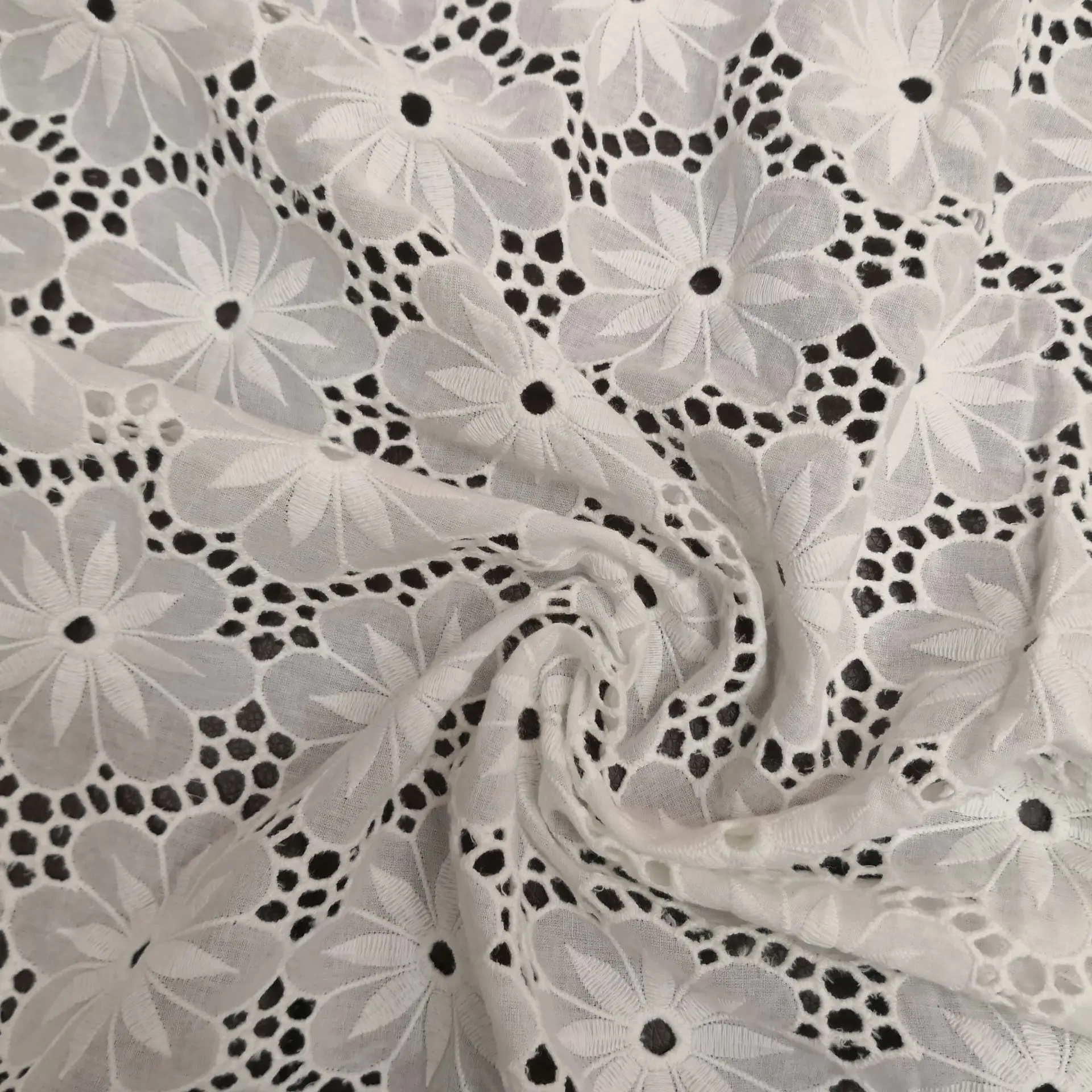 

Cotton cloth chrysanthemum hollow perforated foreign trade wholesale dress high-end lace embroidery fabric Width 130cm