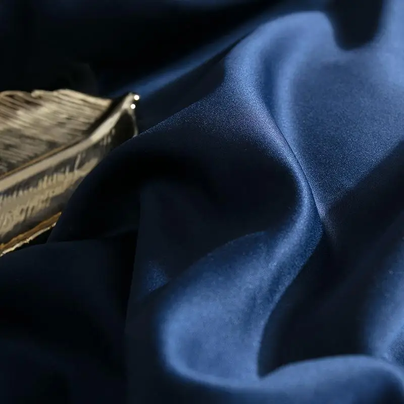 Комплект постельного белья Королевский размер серебристо синий роскошный