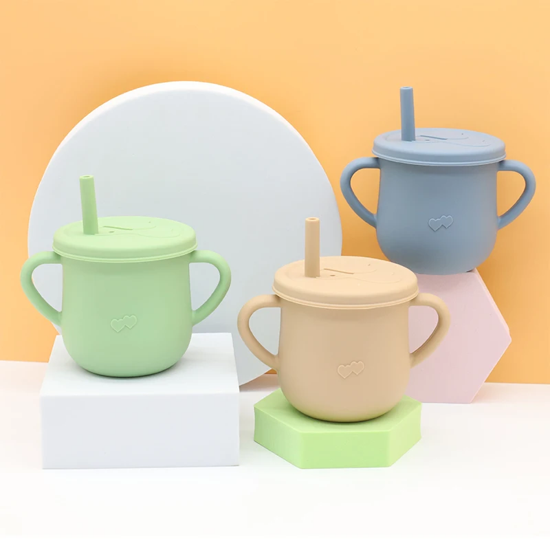 

1PCS Baby Feeding Drinkware Straw Cup Baby Learning Feeding Cups Sippy Cup Silicone Tableware Toddler Water Bottle