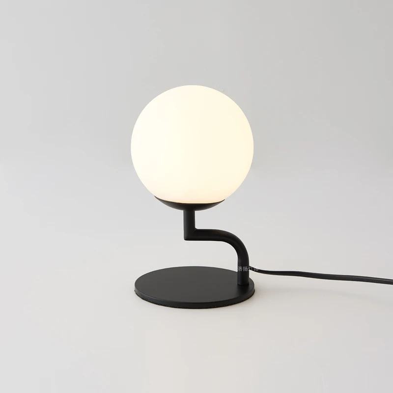 

Northern Europe Post Modern Concise Originality Desk Lamp Designer Model Between Exhibition Room A Living Room Bedroom Bedside