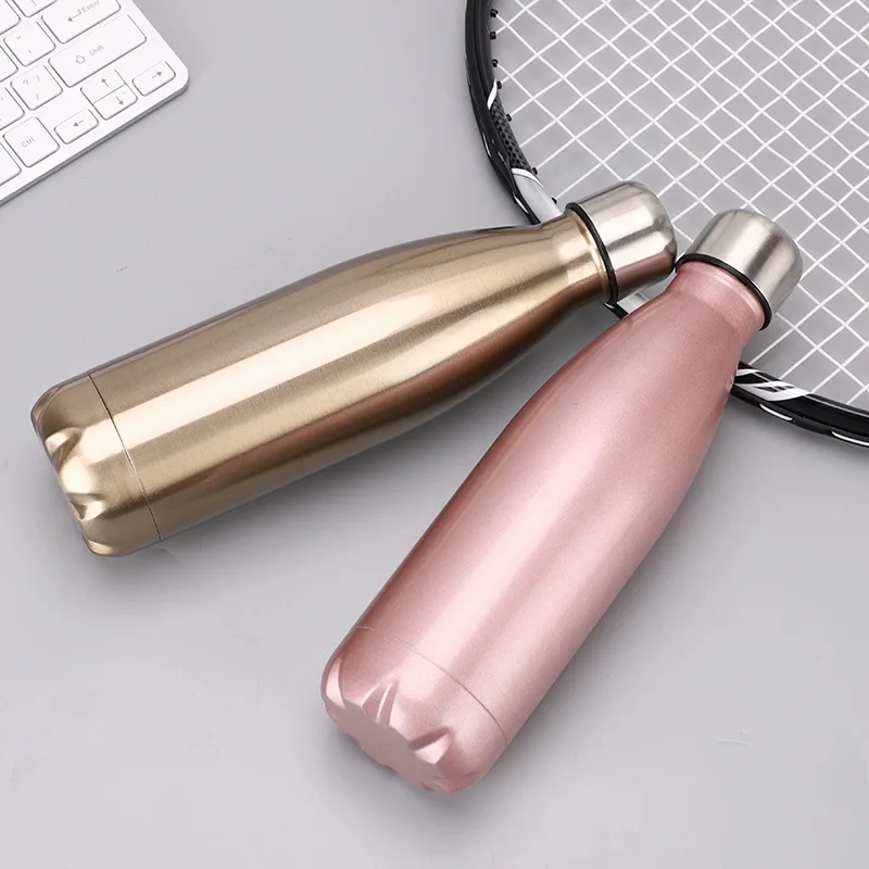 Розово Золотая бутылка для воды изолированная холодная чашка вакуумный термос