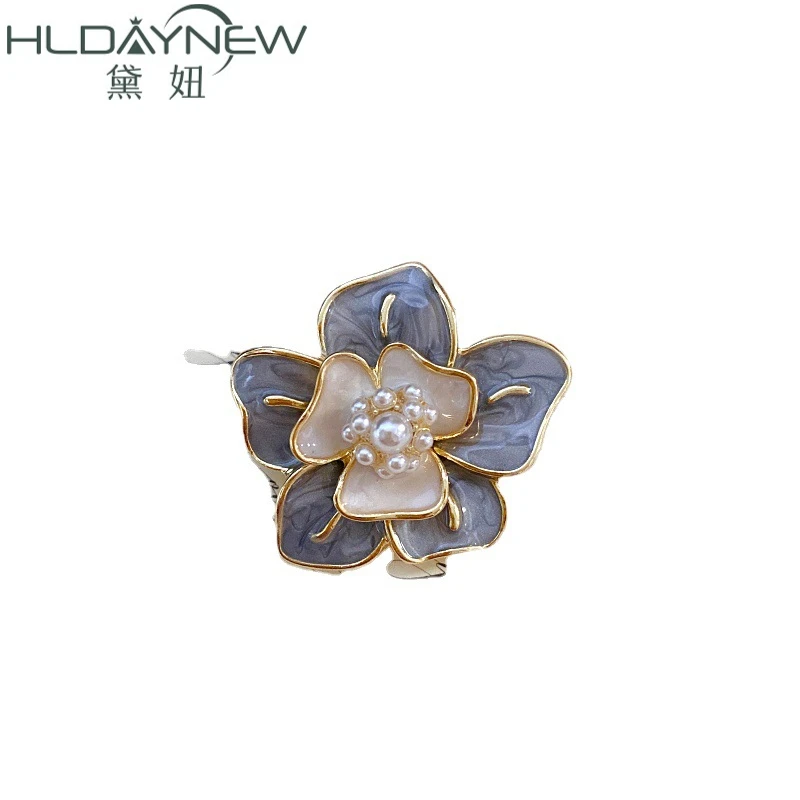 

Enamel Pearl Flower Palace Vintage Brooches For Women Gold Color Baroque Ornaments Sweater Suit Dress Charms Accessories Pins