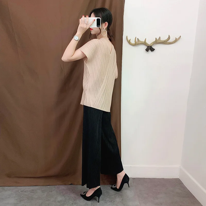 

LANMREM 2021 spring summer new pleated clothing for women v collar loose casual short sleeve tops famale irregular fashion WH725