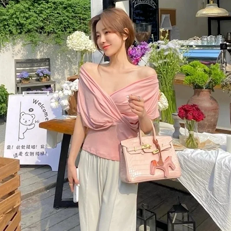 Женская футболка универсальная приталенная в Корейском стиле летняя нежная со