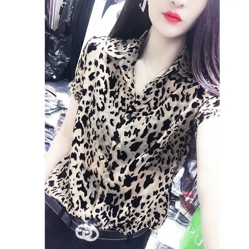 

Summer new temperament leopard print short sleeve shirt women Joker foreign style top half sleeve slim shirt small shirt