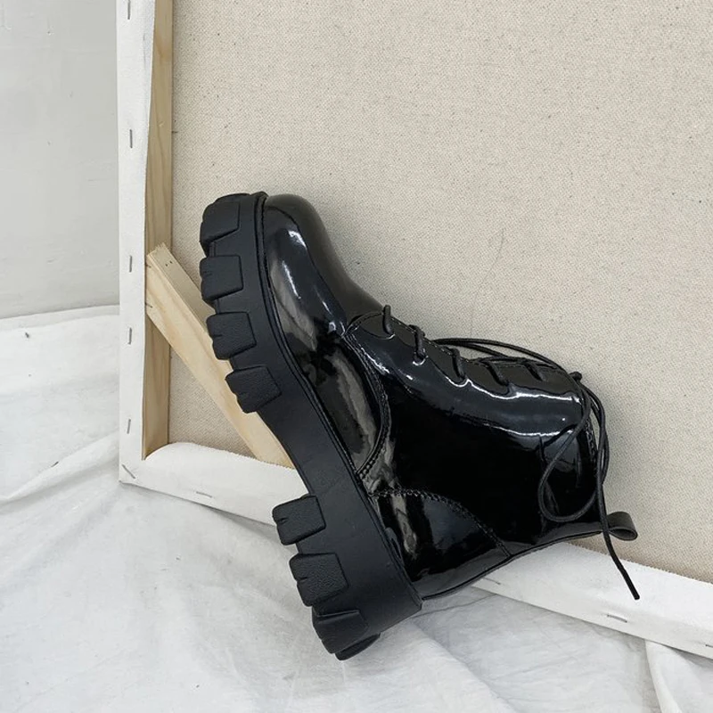 2021 женские ботильоны из лакированной кожи на толстой подошве со шнуровкой
