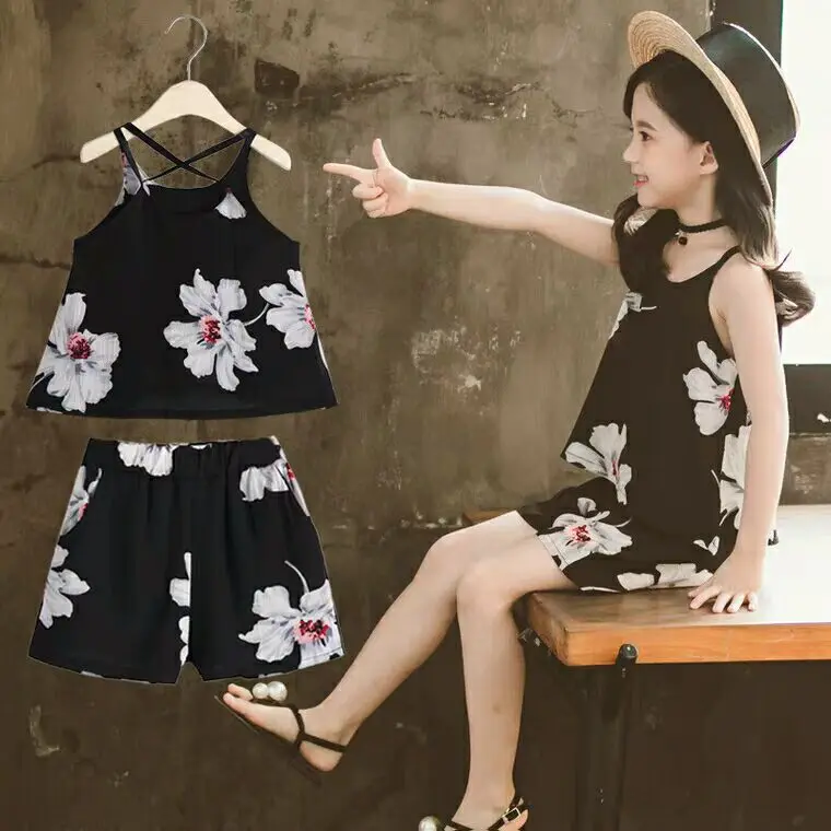 Летний костюм на бретельках с черными цветами для девочек модный из двух
