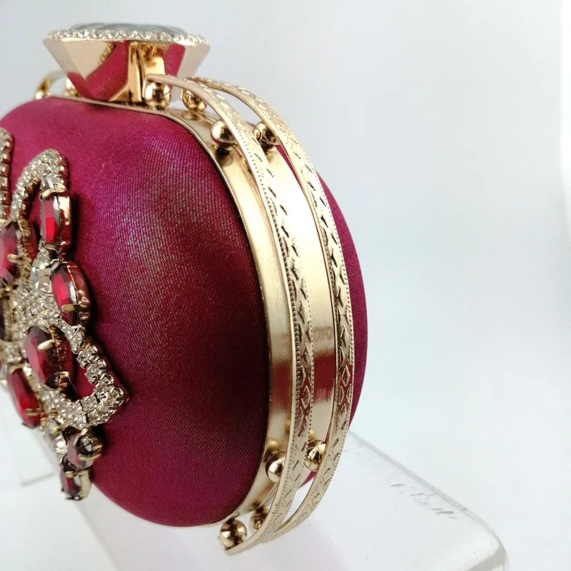 Свадебный клатч серебристого цвета комплект из женских туфель и сумочки в