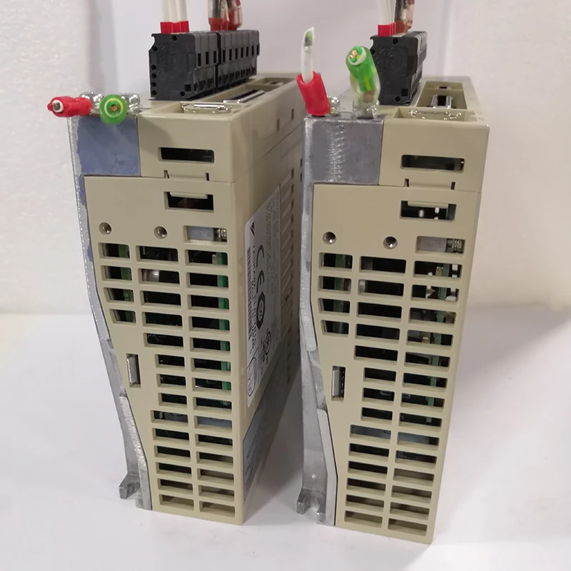YASKAWA SGDS-02A01A 200 Вт (гарантия качества и цена Оборотная) | Инструменты