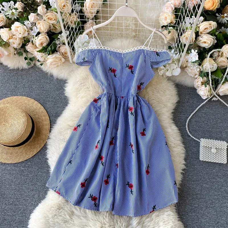 Платье-спагетти в полоску с v-образным вырезом и вышивкой Новинка лета 2020 платья