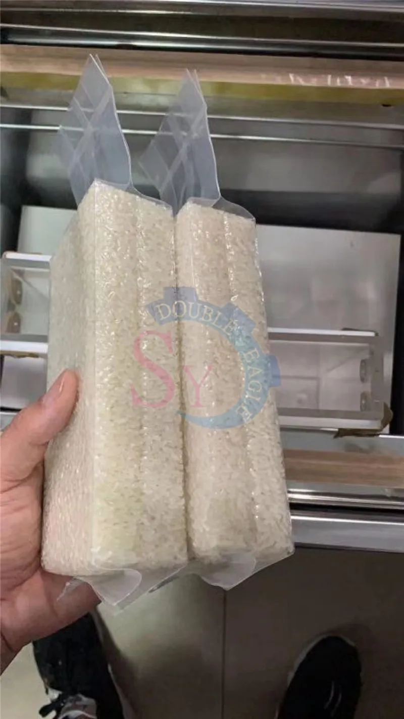 Промышленная автоматическая вакуумная упаковочная машина для риса/морской