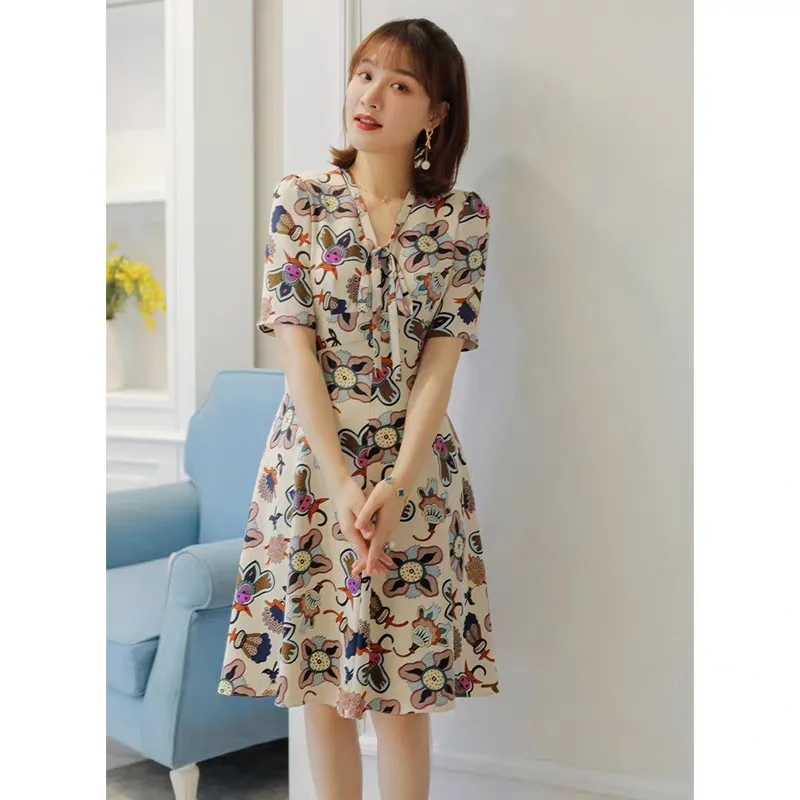 

Spring summer new 30mm silk elegant lace up V-neck digital print dress