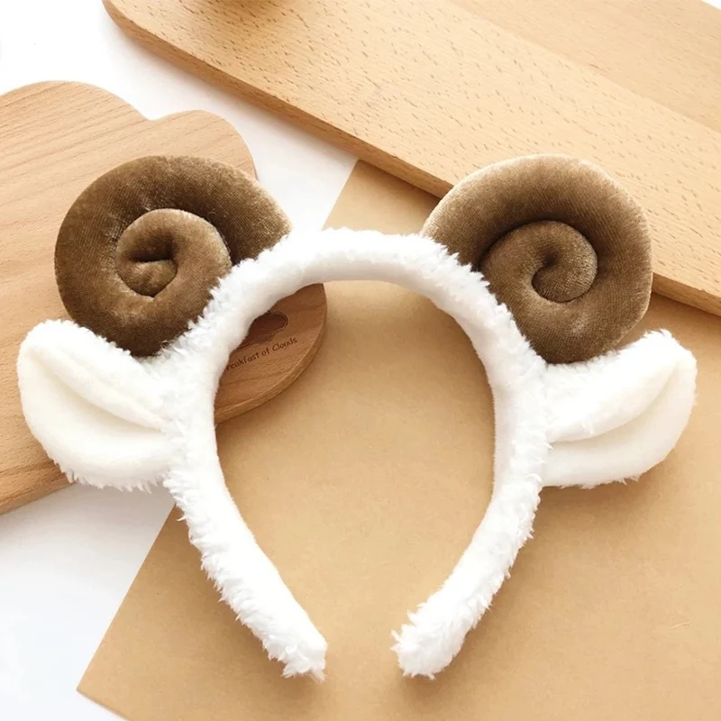 Повязка на голову женская из мягкого флиса с овечьими ушками |