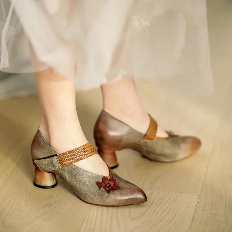 

Туфли-лодочки женские из натуральной кожи на высоком каблуке 6 см