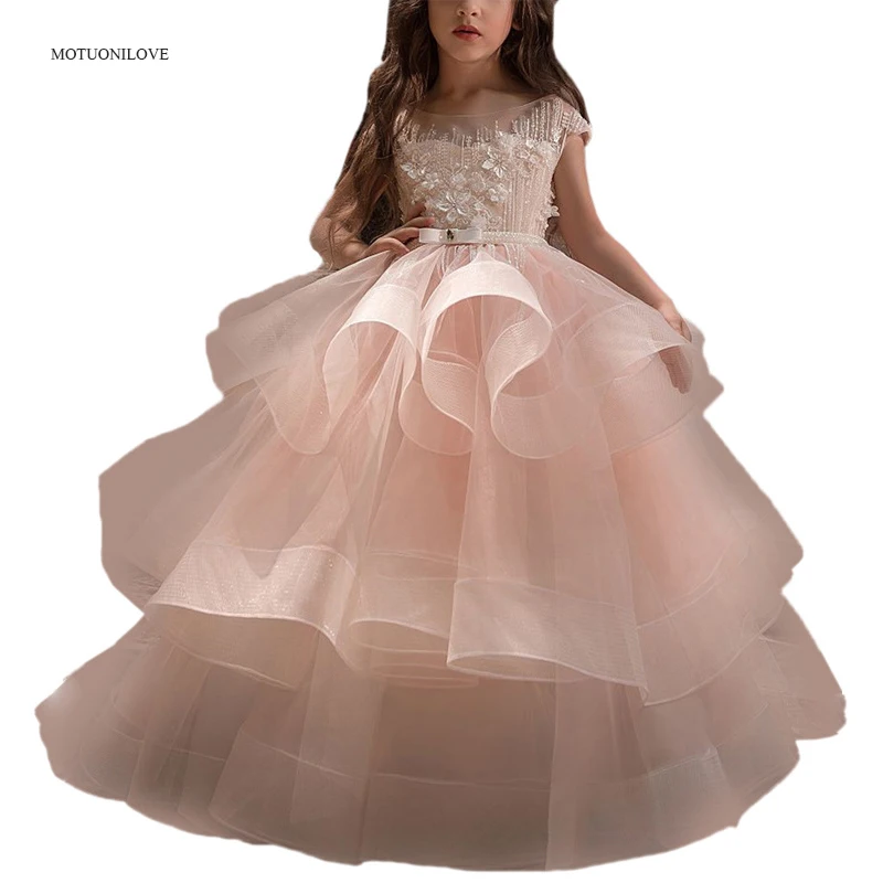 

Детское бальное платье с цветочным принтом, открытой спиной и рукавами-крылышками