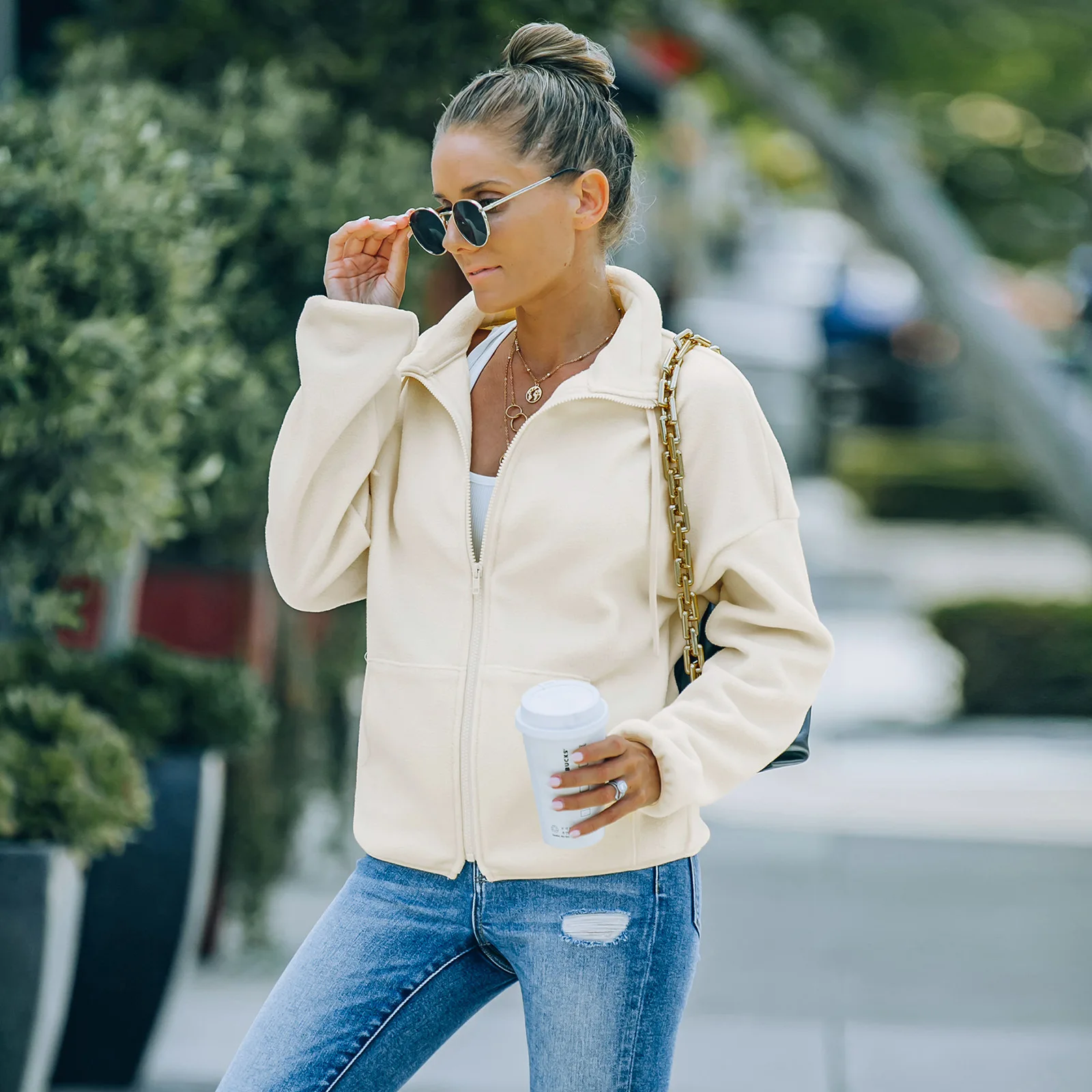 

Женская куртка с длинным рукавом, отложным воротником и карманами