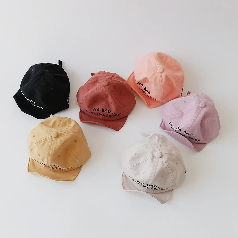 Детская шапка с вышитыми буквами регулируемая весенне-летняя бейсболка для