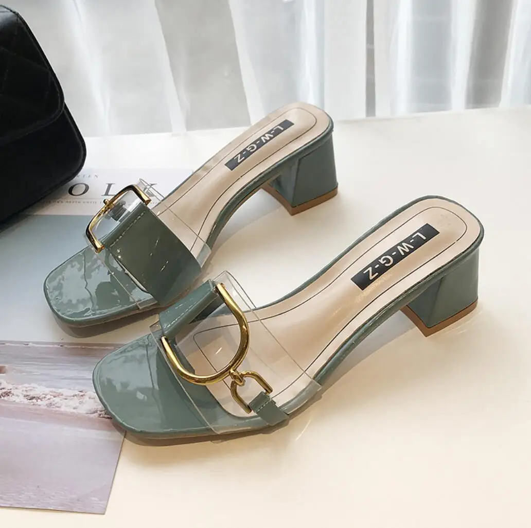 

2022 Fashion Transparent PU Women Shoes Summer Square Heel Peep Toe Slipper Novelty Shallow Metal Decoration Elegant Sandals